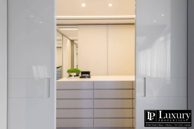 Imagem Apartamento com 3 Quartos à Venda, 556 m² em Itaim Bibi - São Paulo Imagem Apartamento com 3 Quartos à Venda, 556 m² em Itaim Bibi - São Paulo