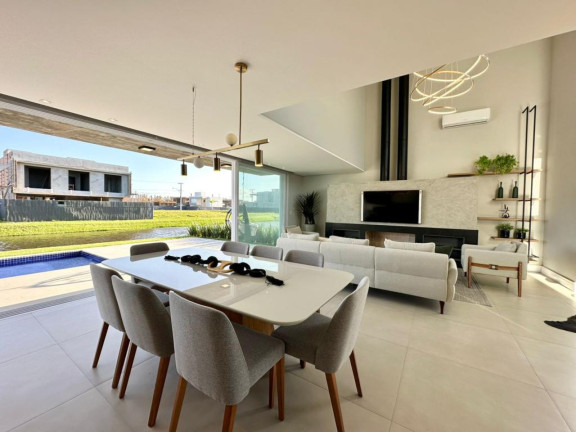 Imagem Casa com 4 Quartos à Venda,  em Centro - Xangri-la