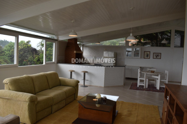 Imagem Casa com 4 Quartos à Venda, 205 m² em Região Do Alto Do Capivari - Campos Do Jordão Imagem Casa com 4 Quartos à Venda, 205 m² em Região Do Alto Do Capivari - Campos Do Jordão
