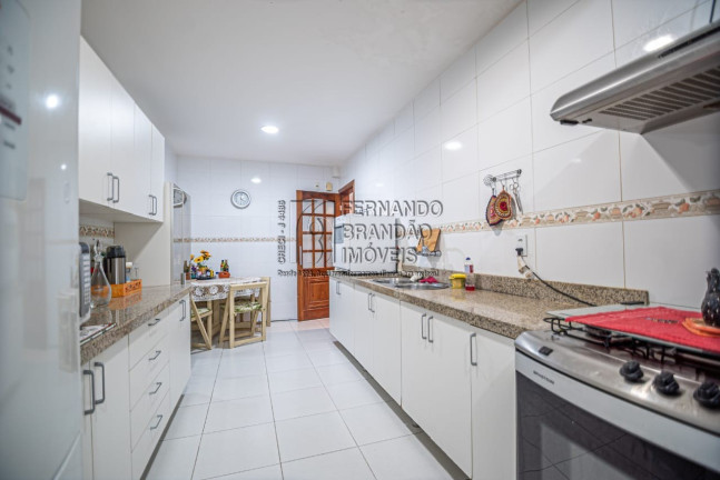 Imagem Imóvel com 3 Quartos à Venda, 186 m² em Copacabana - Rio De Janeiro Imagem Imóvel com 3 Quartos à Venda, 186 m² em Copacabana - Rio De Janeiro