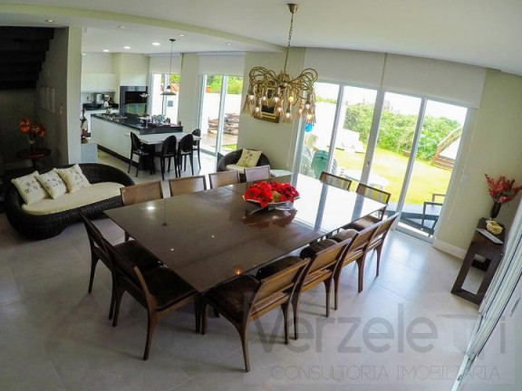 Imagem Casa com 6 Quartos à Venda, 500 m² em Mariscal - Bombinhas Imagem Casa com 6 Quartos à Venda, 500 m² em Mariscal - Bombinhas