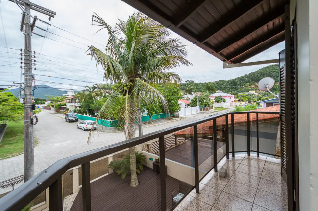 Imagem Casa com 3 Quartos à Venda, 160 m² em Morrinhos - Bombinhas Imagem Casa com 3 Quartos à Venda, 160 m² em Morrinhos - Bombinhas