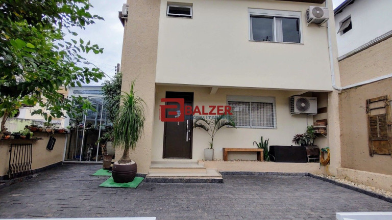Imagem Casa com 3 Quartos à Venda, 115 m² em Centro - Florianópolis Imagem Casa com 3 Quartos à Venda, 115 m² em Centro - Florianópolis