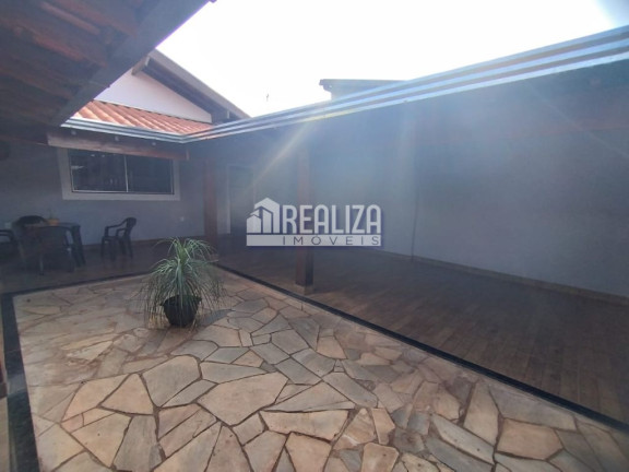 Imagem Casa com 3 Quartos à Venda, 250 m² em Jardim Elza Amuí Ii - Uberaba Imagem Casa com 3 Quartos à Venda, 250 m² em Jardim Elza Amuí Ii - Uberaba