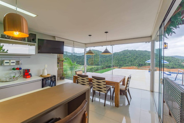 Imagem Casa com 3 Quartos à Venda, 380 m² em Camboriú Imagem Casa com 3 Quartos à Venda, 380 m² em Camboriú