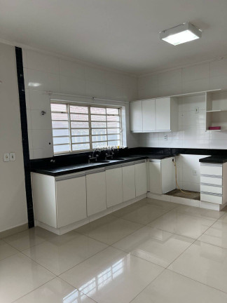 Imagem Casa com 3 Quartos à Venda, 308 m² Imagem Casa com 3 Quartos à Venda, 308 m²