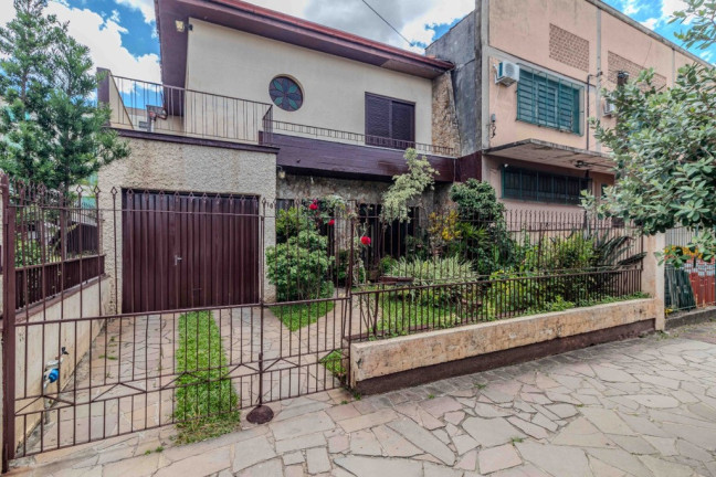 Imagem Casa com 4 Quartos à Venda, 250 m² em São João - Porto Alegre Imagem Casa com 4 Quartos à Venda, 250 m² em São João - Porto Alegre