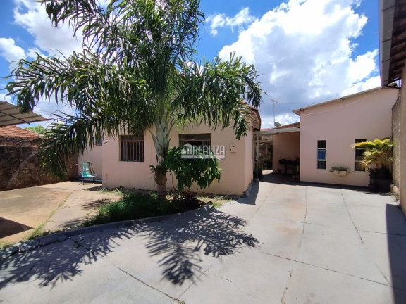 Imagem Casa com 2 Quartos à Venda, 380 m² em Fabrício - Uberaba Imagem Casa com 2 Quartos à Venda, 380 m² em Fabrício - Uberaba
