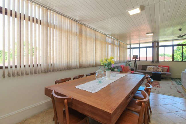 Imagem Casa com 7 Quartos à Venda, 330 m² em Nonoai - Porto Alegre Imagem Casa com 7 Quartos à Venda, 330 m² em Nonoai - Porto Alegre
