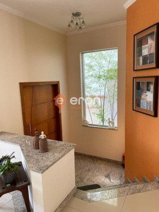 Imagem Casa com 3 Quartos à Venda, 439 m²