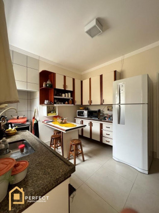 Imagem Casa com 3 Quartos à Venda, 250 m² em Estrada Tremembe - Taubaté