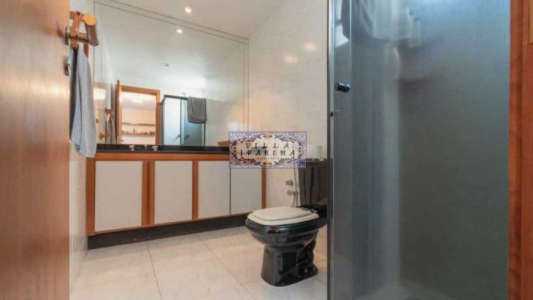 Imagem Cobertura com 3 Quartos à Venda, 400 m² em Lagoa - Rio De Janeiro Imagem Cobertura com 3 Quartos à Venda, 400 m² em Lagoa - Rio De Janeiro
