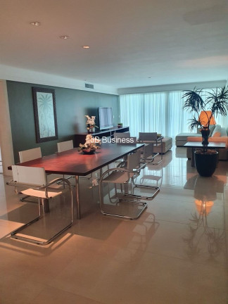 Imagem Imóvel com 2 Quartos à Venda, 200 m² em Centro - Balneário Camboriú Imagem Imóvel com 2 Quartos à Venda, 200 m² em Centro - Balneário Camboriú