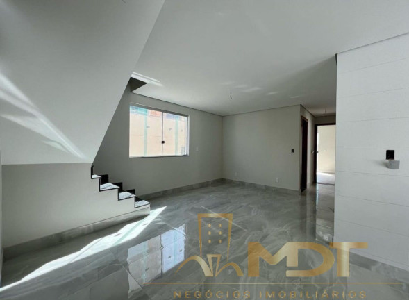 Imagem Imóvel com 5 Quartos à Venda, 167 m² em Heliópolis - Belo Horizonte Imagem Imóvel com 5 Quartos à Venda, 167 m² em Heliópolis - Belo Horizonte