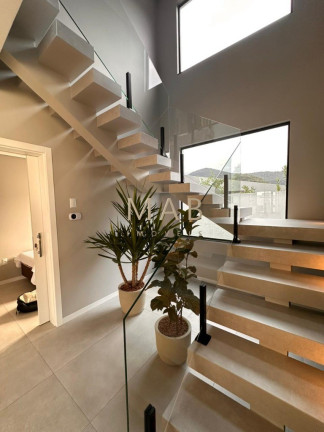 Imagem Casa com 4 Quartos à Venda, 420 m² em São João Do Rio Vermelho - Florianópolis Imagem Casa com 4 Quartos à Venda, 420 m² em São João Do Rio Vermelho - Florianópolis