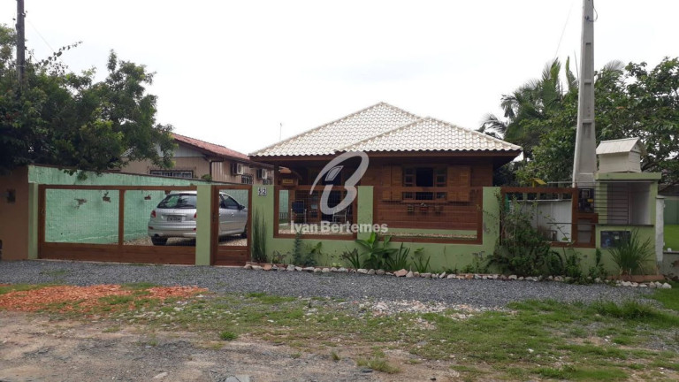 Casa com 3 Quartos à Venda, 90 m² em Morrinhos - Bombinhas