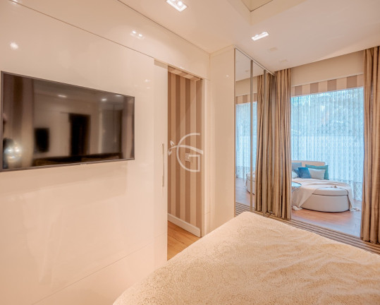 Imagem Casa com 4 Quartos à Venda,  em América - Joinville