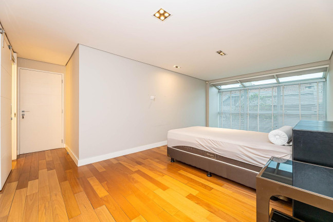 Imagem Casa com 3 Quartos à Venda, 451 m² em Mossunguê - Curitiba Imagem Casa com 3 Quartos à Venda, 451 m² em Mossunguê - Curitiba