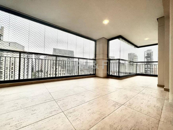 Apartamento com 3 Quartos para Alugar, 235 m² em Vila Nova Conceição - São Paulo