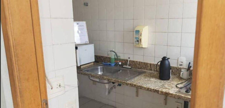 Imagem Sala Comercial à Venda ou Locação, 320 m² em Centro - Niterói Imagem Sala Comercial à Venda ou Locação, 320 m² em Centro - Niterói