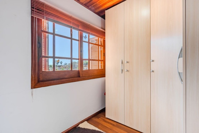 Imagem Casa com 4 Quartos à Venda, 202 m² em Ipanema - Porto Alegre Imagem Casa com 4 Quartos à Venda, 202 m² em Ipanema - Porto Alegre