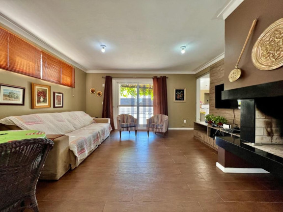 Imagem Casa com 4 Quartos à Venda, 211 m² em Tomazetti - Santa Maria Imagem Casa com 4 Quartos à Venda, 211 m² em Tomazetti - Santa Maria