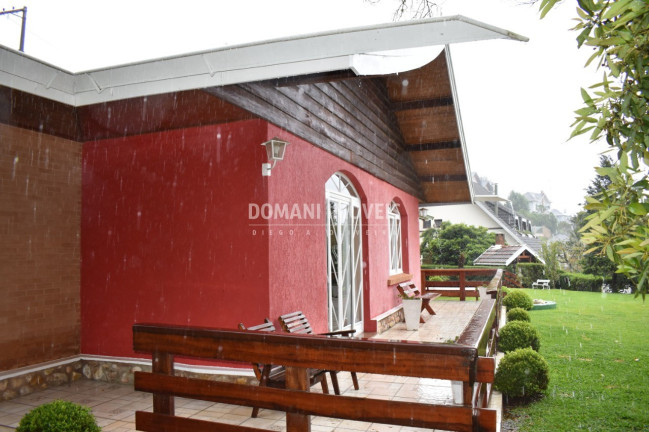 Imagem Casa com 4 Quartos à Venda, 196 m² em Região Do Alto Da Vila Inglesa - Campos Do Jordão Imagem Casa com 4 Quartos à Venda, 196 m² em Região Do Alto Da Vila Inglesa - Campos Do Jordão