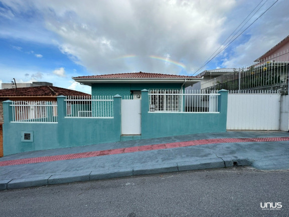 Casa com 3 Quartos à Venda, 288 m² em Coloninha - Florianópolis