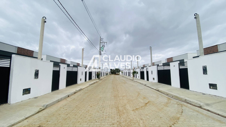Imagem Casa com 2 Quartos à Venda, 52 m² em Mangabeira - Feira De Santana Imagem Casa com 2 Quartos à Venda, 52 m² em Mangabeira - Feira De Santana