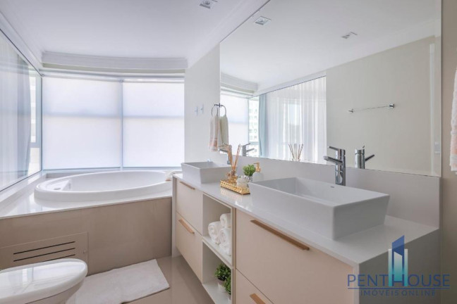 Imagem Apartamento com 3 Quartos à Venda, 172 m² em Pioneiros - Balneário Camboriú Imagem Apartamento com 3 Quartos à Venda, 172 m² em Pioneiros - Balneário Camboriú