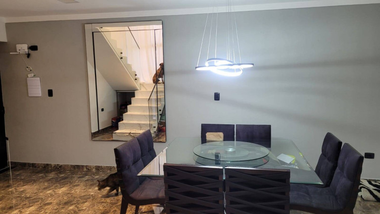 Imagem Casa com 3 Quartos à Venda, 350 m² em Jacareí Imagem Casa com 3 Quartos à Venda, 350 m² em Jacareí