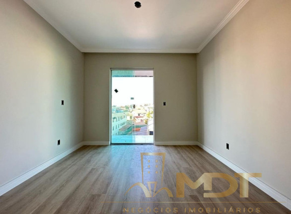 Imagem Imóvel com 5 Quartos à Venda, 167 m² em Heliópolis - Belo Horizonte Imagem Imóvel com 5 Quartos à Venda, 167 m² em Heliópolis - Belo Horizonte