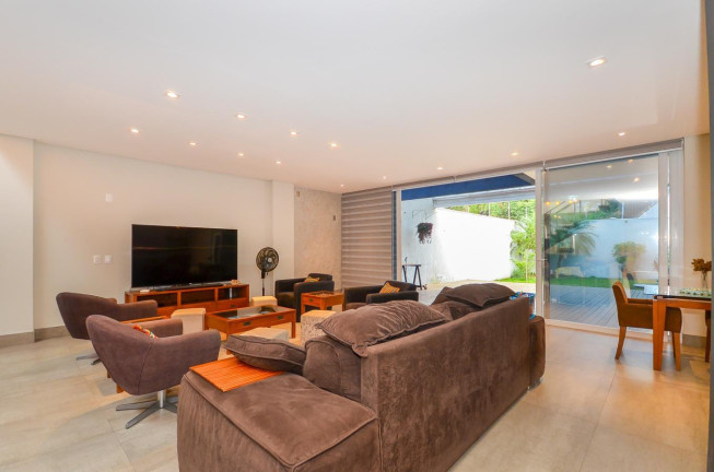 Imagem Casa com 5 Quartos à Venda, 396 m²em Tingui - Curitiba