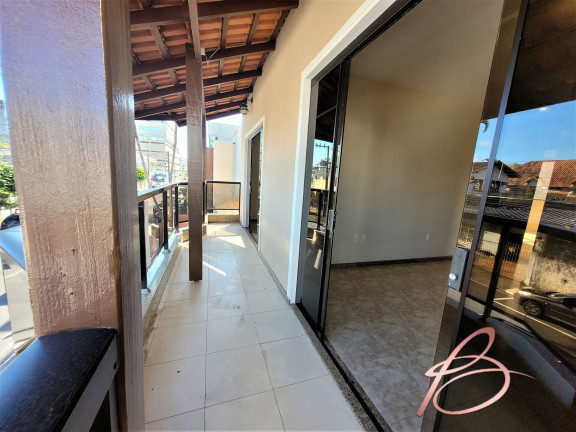 Imagem Sobrado com 3 Quartos à Venda, 231 m² em Centro - Balneário Camboriú Imagem Sobrado com 3 Quartos à Venda, 231 m² em Centro - Balneário Camboriú