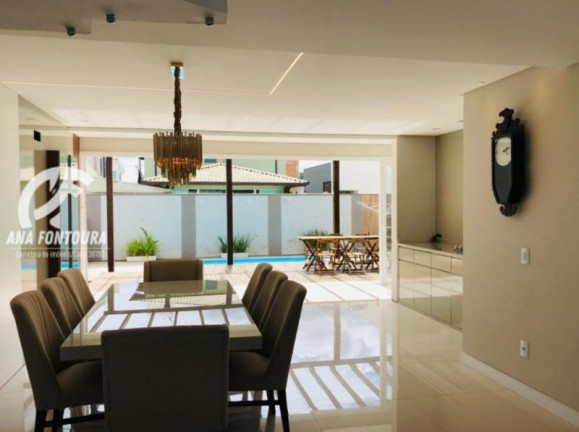 Casa com 4 Quartos à Venda, 286 m² em Santa Regina - Camboriú