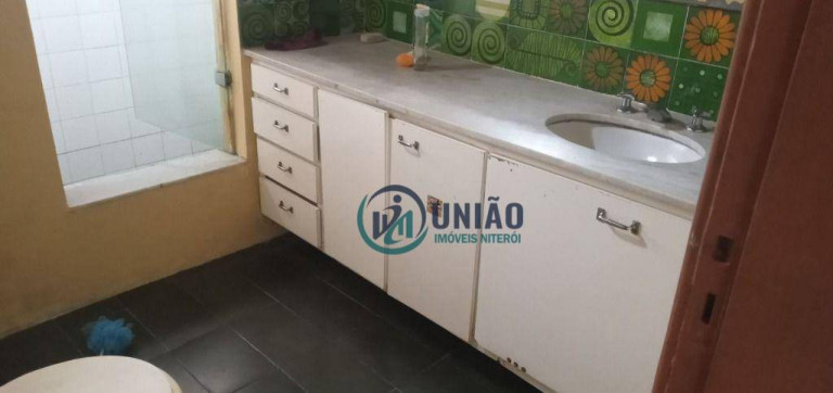 Imagem Casa com 5 Quartos à Venda, 250 m² em Maria Paula - Niterói