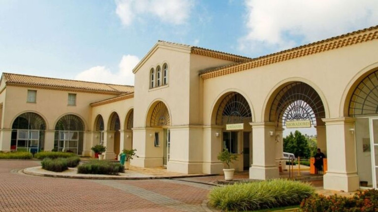 Imagem Casa com 4 Quartos à Venda, 400 m² em Tamboré - Santana De Parnaíba Imagem Casa com 4 Quartos à Venda, 400 m² em Tamboré - Santana De Parnaíba