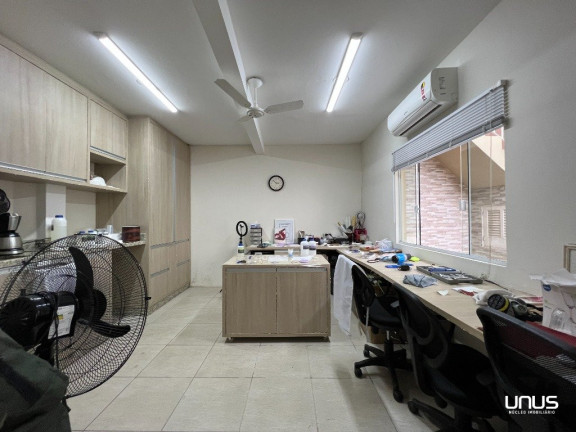 Imagem Casa com 3 Quartos à Venda, em Estreito - Florianópolis Imagem Casa com 3 Quartos à Venda, em Estreito - Florianópolis