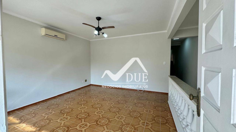 Imagem Casa com 3 Quartos à Venda, 142 m² em Encruzilhada - Santos Imagem Casa com 3 Quartos à Venda, 142 m² em Encruzilhada - Santos