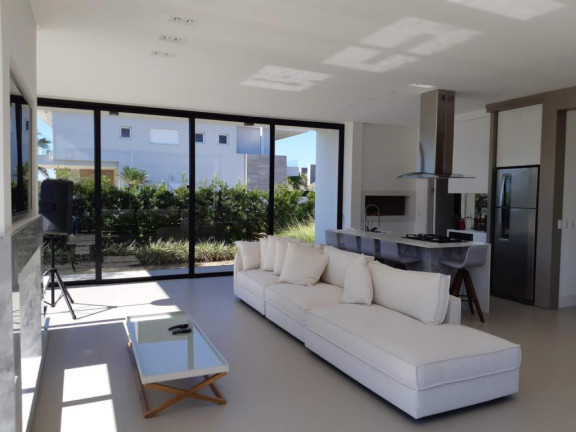 Imagem Casa com 4 Quartos à Venda, em -- - Capao Da Canoa Imagem Casa com 4 Quartos à Venda, em -- - Capao Da Canoa
