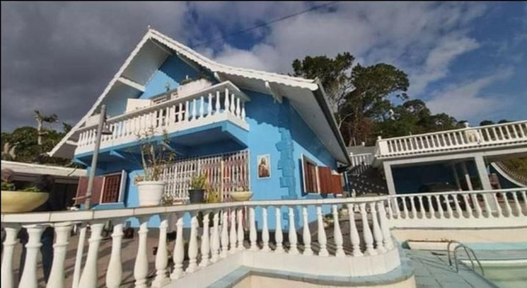 Casa com 4 Quartos à Venda, 242 m² em Fazendinha - Teresópolis