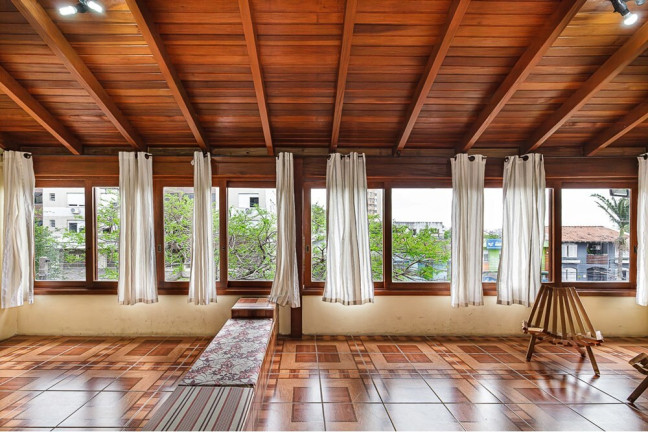 Imagem Casa com 5 Quartos à Venda, 330 m² em Vila Ipiranga - Porto Alegre Imagem Casa com 5 Quartos à Venda, 330 m² em Vila Ipiranga - Porto Alegre