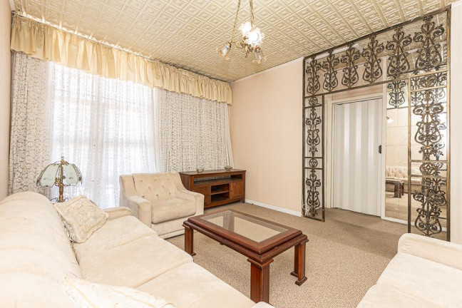 Imagem Casa com 3 Quartos à Venda, 225 m² em Seminário - Curitiba Imagem Casa com 3 Quartos à Venda, 225 m² em Seminário - Curitiba