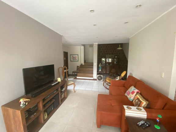 Imagem Casa com 3 Quartos à Venda, 293 m² em Jardim Do Salso - Porto Alegre Imagem Casa com 3 Quartos à Venda, 293 m² em Jardim Do Salso - Porto Alegre