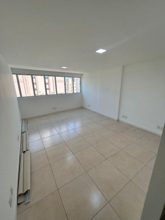 Sala Comercial à Venda ou Locação, 32 m² em Praia Da Costa - Vila Velha