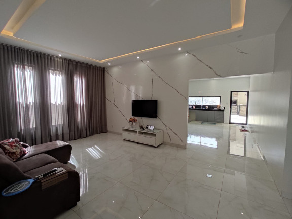 Imagem Imóvel com 
            	3             Quartos à Venda, 264 m² em 
            	Jardim Marista             - 
            	Trindade            