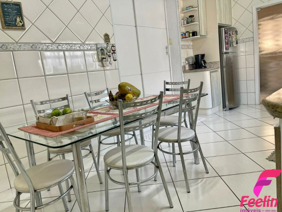 Imagem Casa com 3 Quartos à Venda, 227 m² em Carianos - Florianópolis Imagem Casa com 3 Quartos à Venda, 227 m² em Carianos - Florianópolis