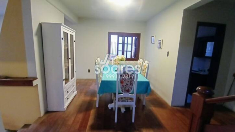 Imagem Sobrado com 5 Quartos à Venda, 309 m² em Centro - Pelotas