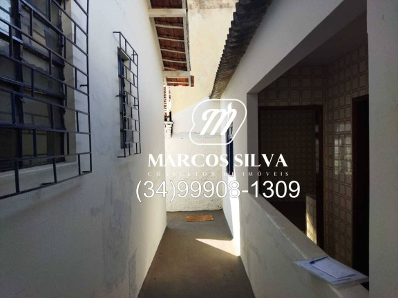 Imagem Casa com 3 Quartos à Venda, 250 m² em Nossa Senhora Aparecida - Uberlândia Imagem Casa com 3 Quartos à Venda, 250 m² em Nossa Senhora Aparecida - Uberlândia
