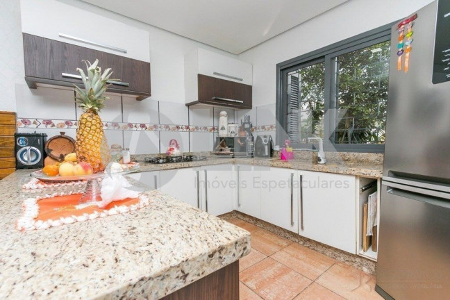 Imagem Imóvel com 3 Quartos à Venda, 230 m² em Vila Nova - Porto Alegre Imagem Imóvel com 3 Quartos à Venda, 230 m² em Vila Nova - Porto Alegre